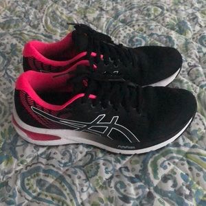 ASICS Gel Cumulus size 8.5 nearly new